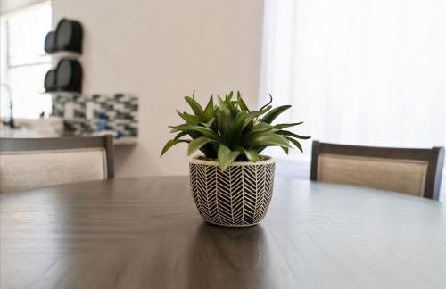 Super Comfy Home with Hot Tub! - Photo 15