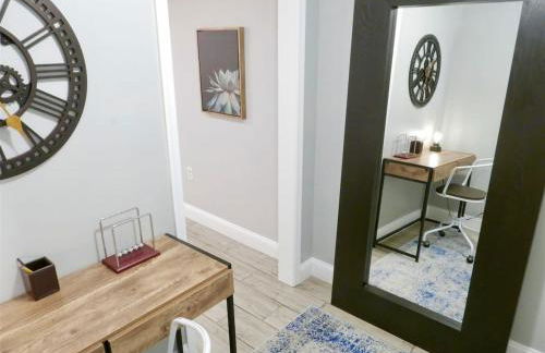 Federalist Style Rowhouse sleeps 4 with parking - Foto 13