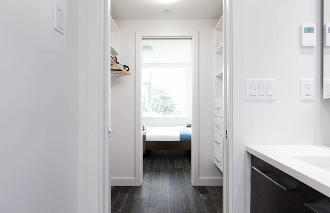 Modern Bright Townhome in Richmond - Photo 4