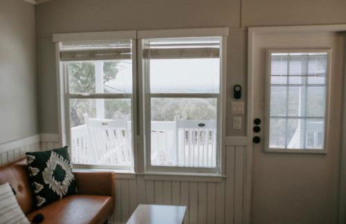 Nest - Texas Tiny House with a Big View - Photo 3