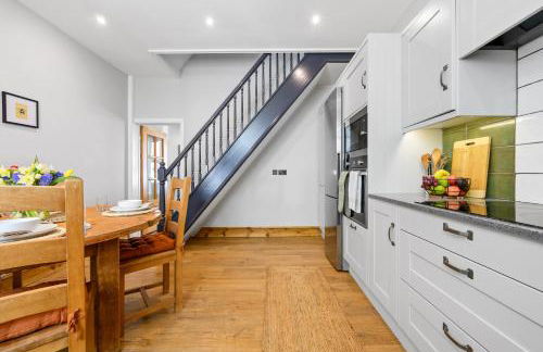 2-Bedroom Cottage - Long Stays Welcome - Photo 6