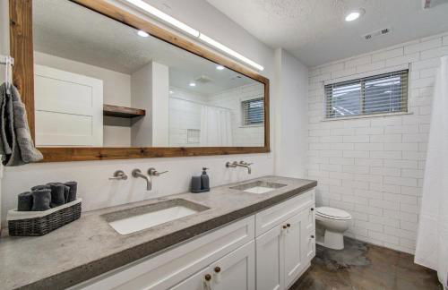 Rustic Modern Escape - 4BD-2BA with Pool & Patio - Foto 22