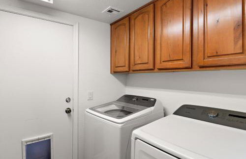 Serenity Splash Upscale Stay Pool Game Lounge - Foto 56