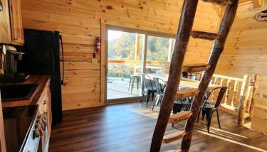 Luminous Cabin near Tappan Lake with Hot-Tub, BBQ and Deck in Ohio - Foto 3