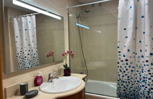 Cozy Beach House with Pool & BBQ - Foto 25