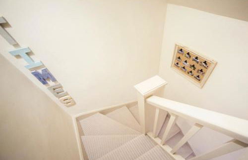 STABLES Stylish comfortable peaceful cottage with parking and outdoor space - Photo 9