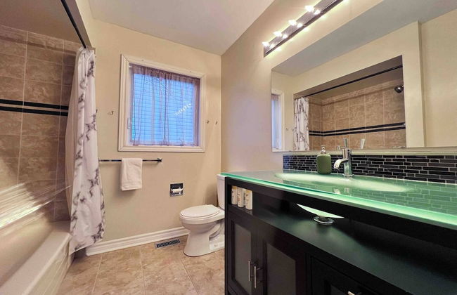 Spacious Family Home Close To Downtown With King Bed Num1 - Photo 16