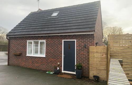 Fantastic Location, Annexe with Hot Tub - Photo 12