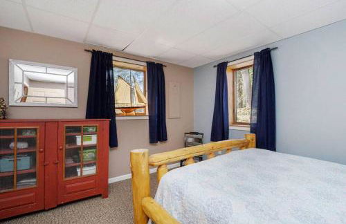 Lakeside Getaway with Hot Tub - Foto 15