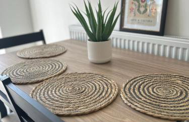 Stylish Barwell Home C with Free Parking - Sleeps 4 - Foto 4