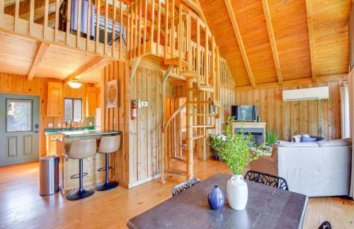 Walk to Lake Keowee Idyllic Six Mile Cabin! - Foto 8