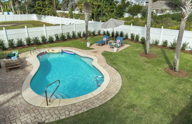 7bdr w/ Private Pool, Hot Tub, Fire Pit, Walk to Beach Tidal Wave by Avantstay - Foto 39