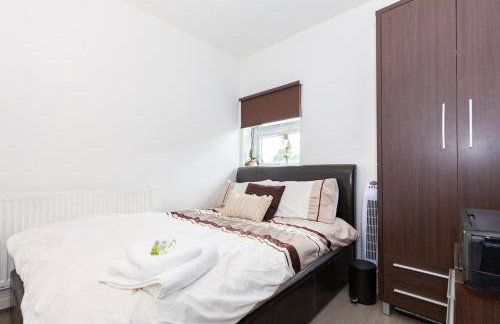 Modern 4 bedroom family home with driveway parking - Foto 5