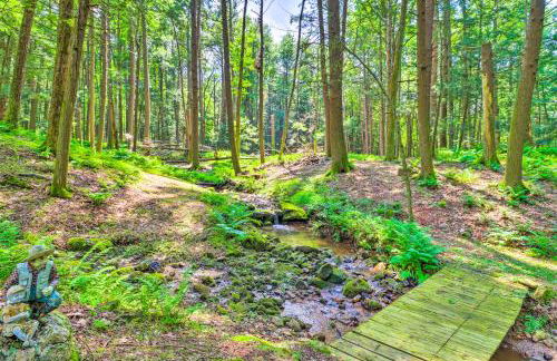 Secluded and Quiet Pocono Mountain Cabin with Hot Tub! - Foto 27