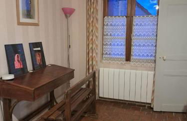 La Maison du Donjon - Gites de 8 personnes, parking privé avec jardin terrasse - Foto 39
