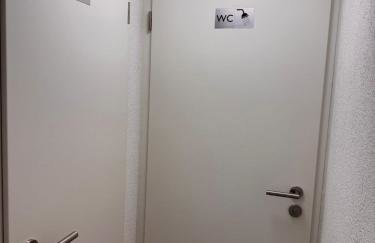 Traumhaft modernes Zimmer mit Doppelbett,,,,Gemeinschaftsbad und WC in 78554 Aldingen - Foto 14