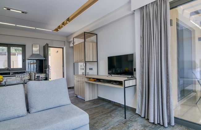 Serenity Suites Sea View 4 - Photo 2