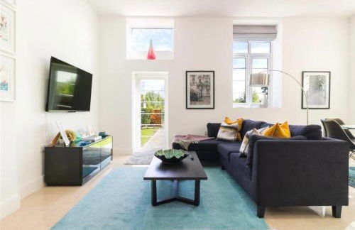 2 Bed, parking, 22mins-Central London, 15mins-LHR - Photo 7