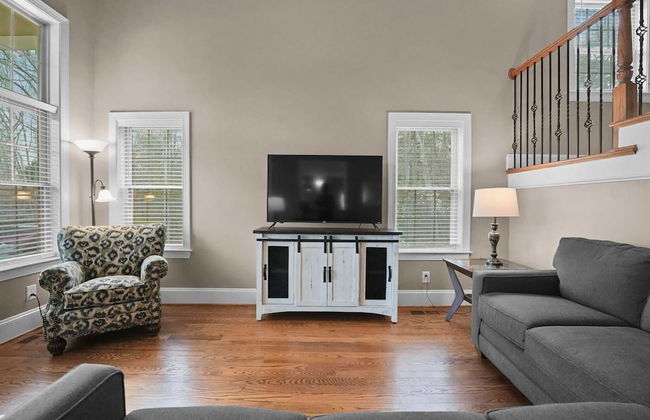 Sleeps 22, Lakefront w/ Private Dock & Pool, 2 Houses Lake Living by Avantstay - Foto 16