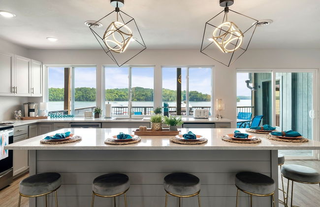 Luxury Lakehouse - Photo 26