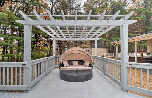 Pocono Home with Hot Tub, Fireplace and Game Room! - Foto 37