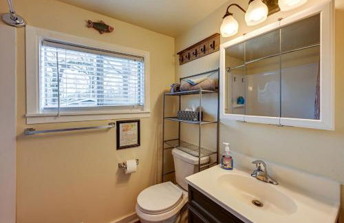 Fireside Relaxation Pet-Friendly Whittier Getaway - Foto 18