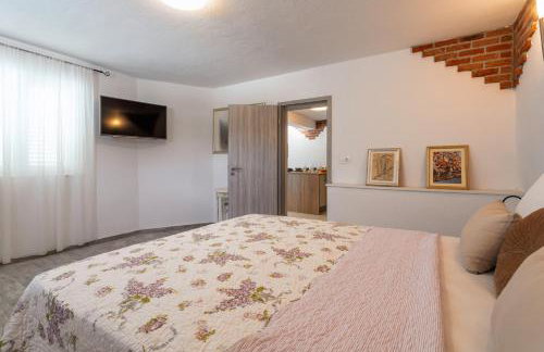 Holiday House Ivan with heated pool - Photo 50