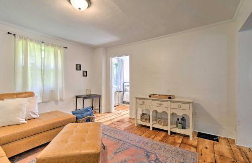 Walk to Beach! Sodus Point Escape with Private Yard - Foto 6