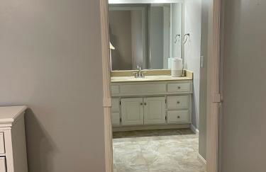 World Cup Ready - Spacious 5-Bedroom Home with Pool, Hot Tub, and Outdoor TV - Foto 29