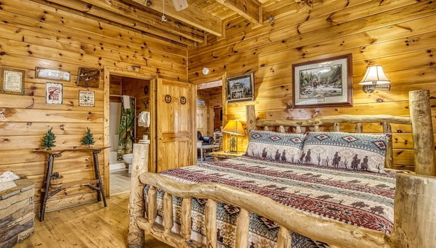 Ern854 - Wagon Wheel Lodge - Great Location! Close To All The Action! 9 Bedroom Cabin by RedAwning - Foto 3, Habitación