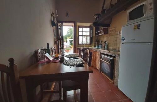 Villa-sleeps4-parking-garden-pool-nearairport - Foto 7