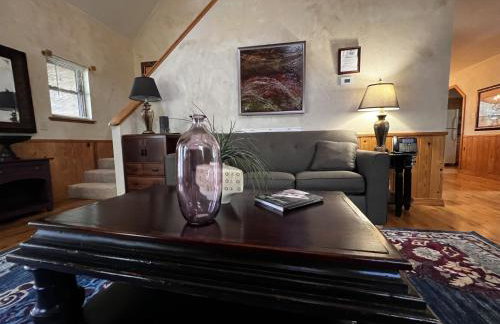 C18, Two bedroom, two bath log-sided loft Harbor North luxury loft cottage with hot tub cottage - Foto 11