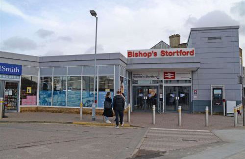 STN - Bishops's Stortford - Free Gated Parking - Two Bed Apartment - Perfect location for Stansted Airport - Foto 23