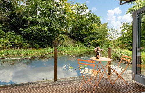 Secluded, New Forest Riverside Lodge - Photo 8