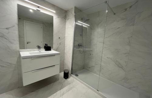 Wonderful, excellent new 4-bed apartment near Málaga with indoor and outdoor swimmimg pools, gym and sauna facilities - Photo 13