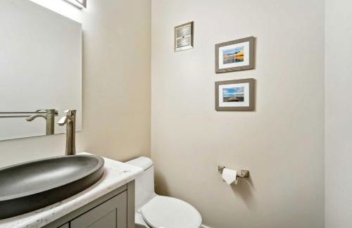 10 Mi to Palisades Tahoe! Condo with Game Room - Foto 10