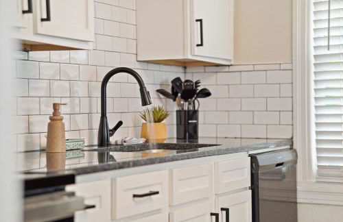 Charming Yellow Door House Steps from OU - Photo 10