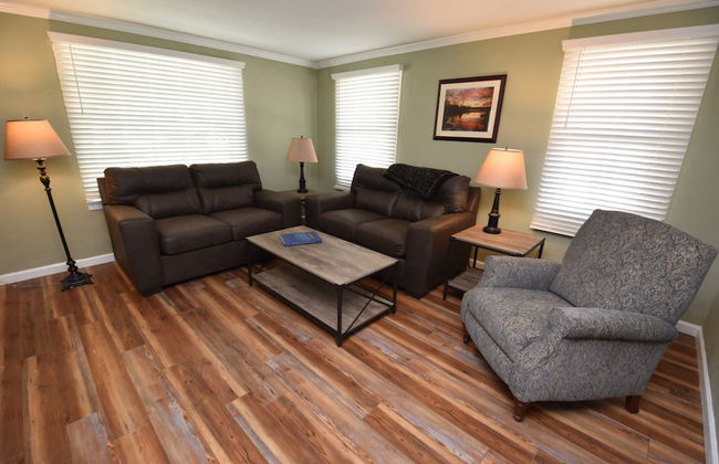 20 min Walk to ND 3 Bedroom 2 Bath Home 54475 - Foto 2