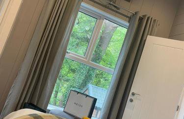 P75 - Studio Pod with Hot Tub - Photo 1