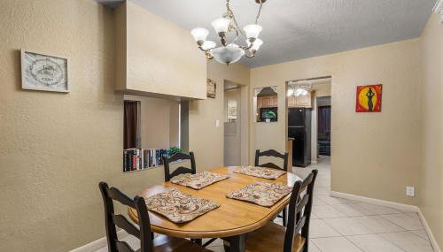 Sleeps 12 - House Guest Apt - Plenty of parking - Foto 5