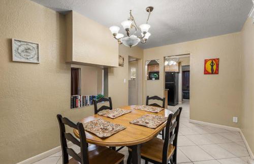 Sleeps 12 - House Guest Apt - Plenty of parking - Foto 5