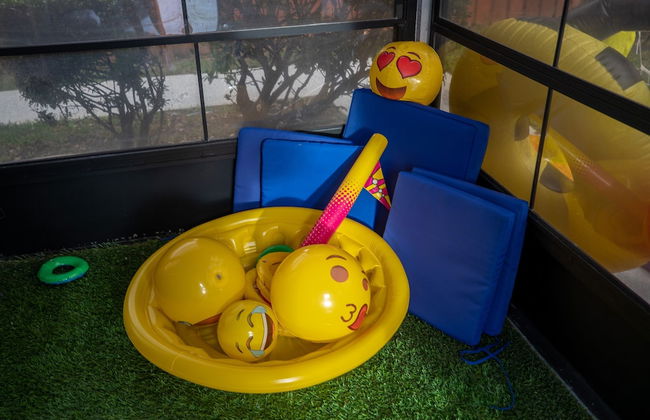 Gorgeous Urban Oasis W/hot Tub, Heated Pool And Private Movie Theater 3 Bedroom Home by RedAwning - Foto 55