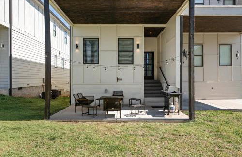 Nash House & Bars of Broadway with Patio Bar and Views! 8min Downtown! Sleeps 12! - Foto 51