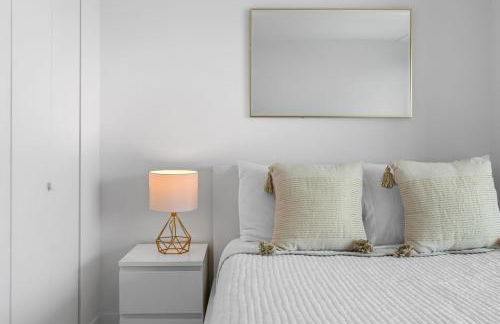 Luxury Condo with Rooftop Pool - 5-Min to Beach - Foto 34