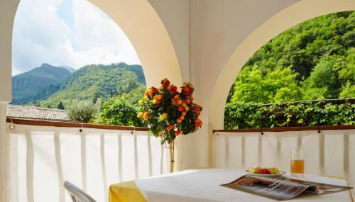 Kreuzwegerhof Nals - Historic Nature Stay with Pool near Meran & Bozen - Photo 4, Garden view