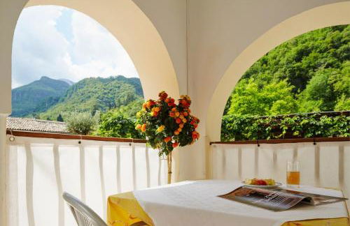 Kreuzwegerhof Nals - Historic Nature Stay with Pool near Meran & Bozen - Photo 4