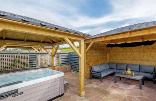 Westertonhill Newbuild Lodges with Private Hot Tub Hire Available - Foto 5