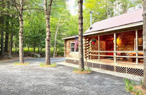 Stylish Forest Lodge with Large Hot Tub, Firepit and Fireplace minutes to Gore Mountain - Foto 51