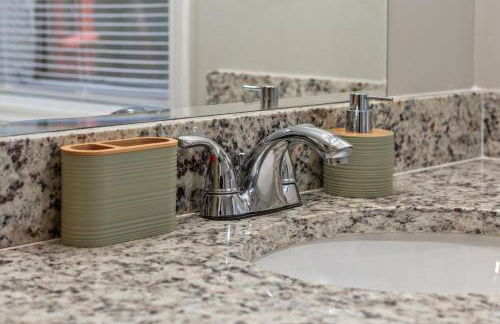 Large House Near Truist Field 15 mins to ATL and Six Flags - Foto 11