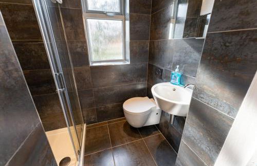 Large Home near Edgbaston Stadium, UOB & QE hospital sleeps 6 - Foto 24